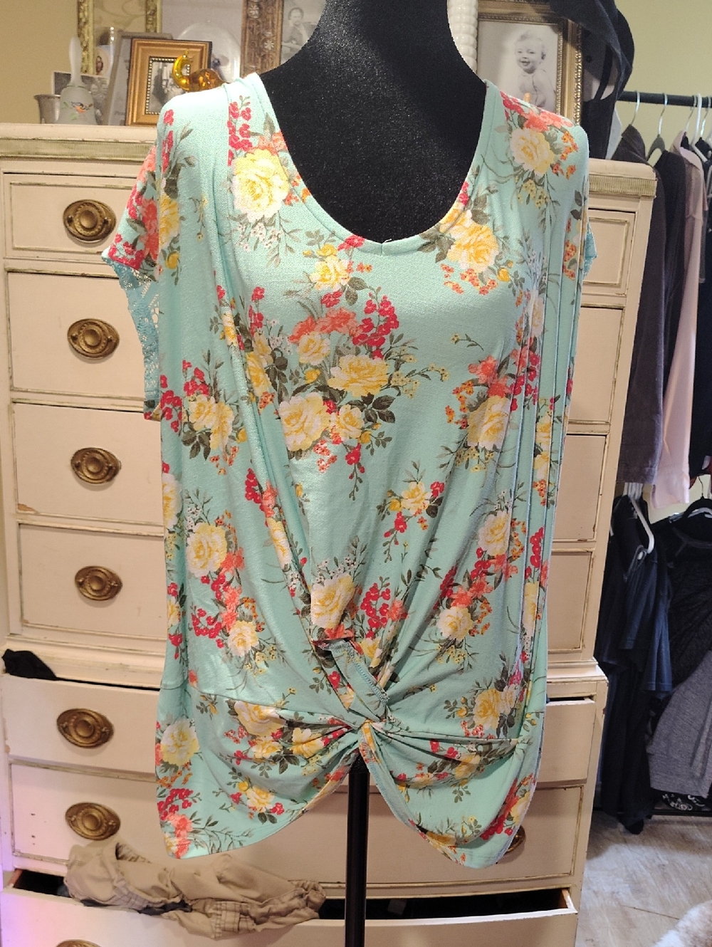 Bobbie Brooks Mint Floral Twist-Front Short Sleeve Tee